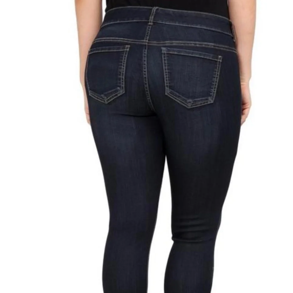 Torrid - Picture 2 of 5